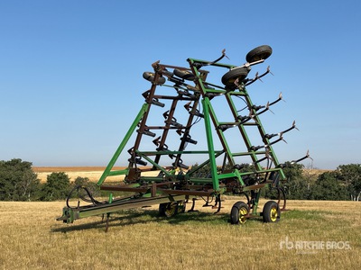 John Deere 1610 36 ft Cultivator