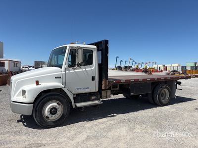 2000 Freightliner FL70 4x2 شاحنة مسطحة