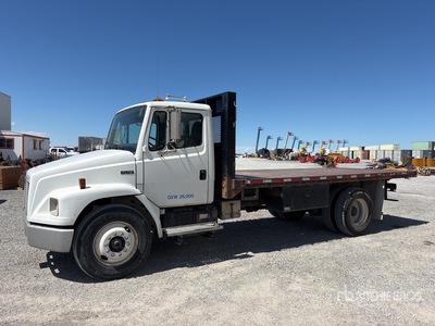 2000 Freightliner FL70 4x2 Ciężarówka z płaską platformą