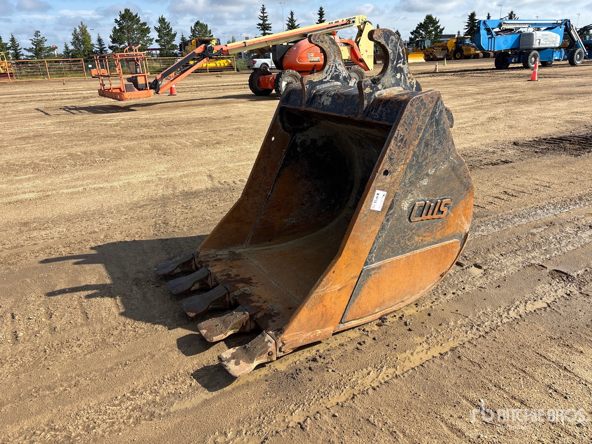 46 in Digging Excavator Bucket - Fits XCMG XE250U