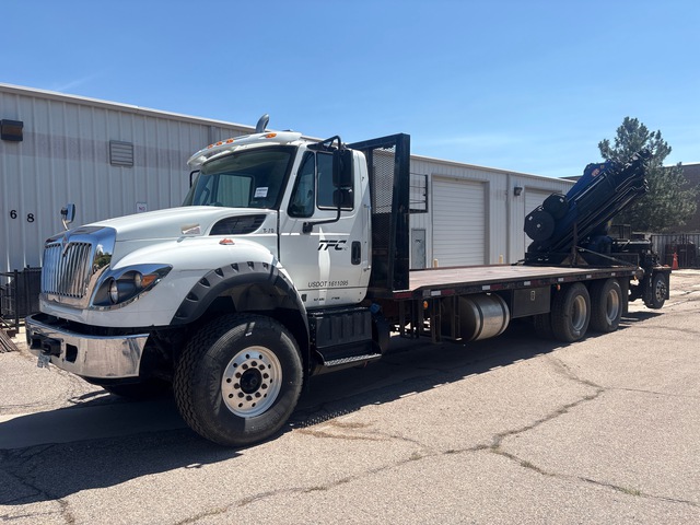 2015 PM PM36527-S-LC 12410 lb Knuckle Boom on 2016 International 7600 8x4 Boom Truck