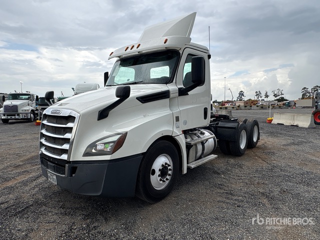 2019 Freightliner Cascadia 126 6x4 T/A Day Cab Truck Tractor