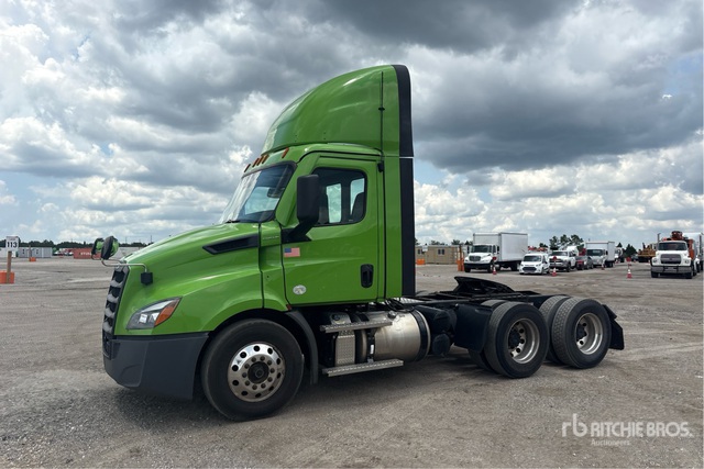 2023 Freightliner Cascadia 116 6x4 T/A Day Cab Truck Tractor