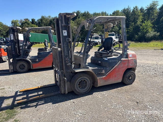 2016 Toyota 8FGU25 4500 lb Cushion Tire Forklift