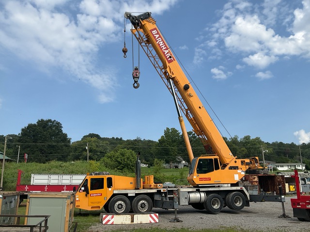 2007 Link-Belt HTC-8690 90 ton 8x4 Hydraulic Truck Crane