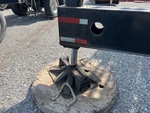 Chassis with Outrigger Cylinders