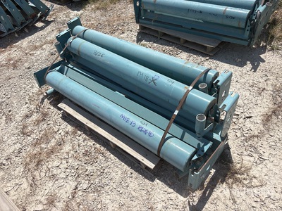 Quantity of (3) 54 in Conveyor Rollers Divers. Equipement pour granulat
