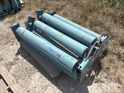 Quantity of (4) 42 in Conveyor Rollers Divers. Equipement pour granulat