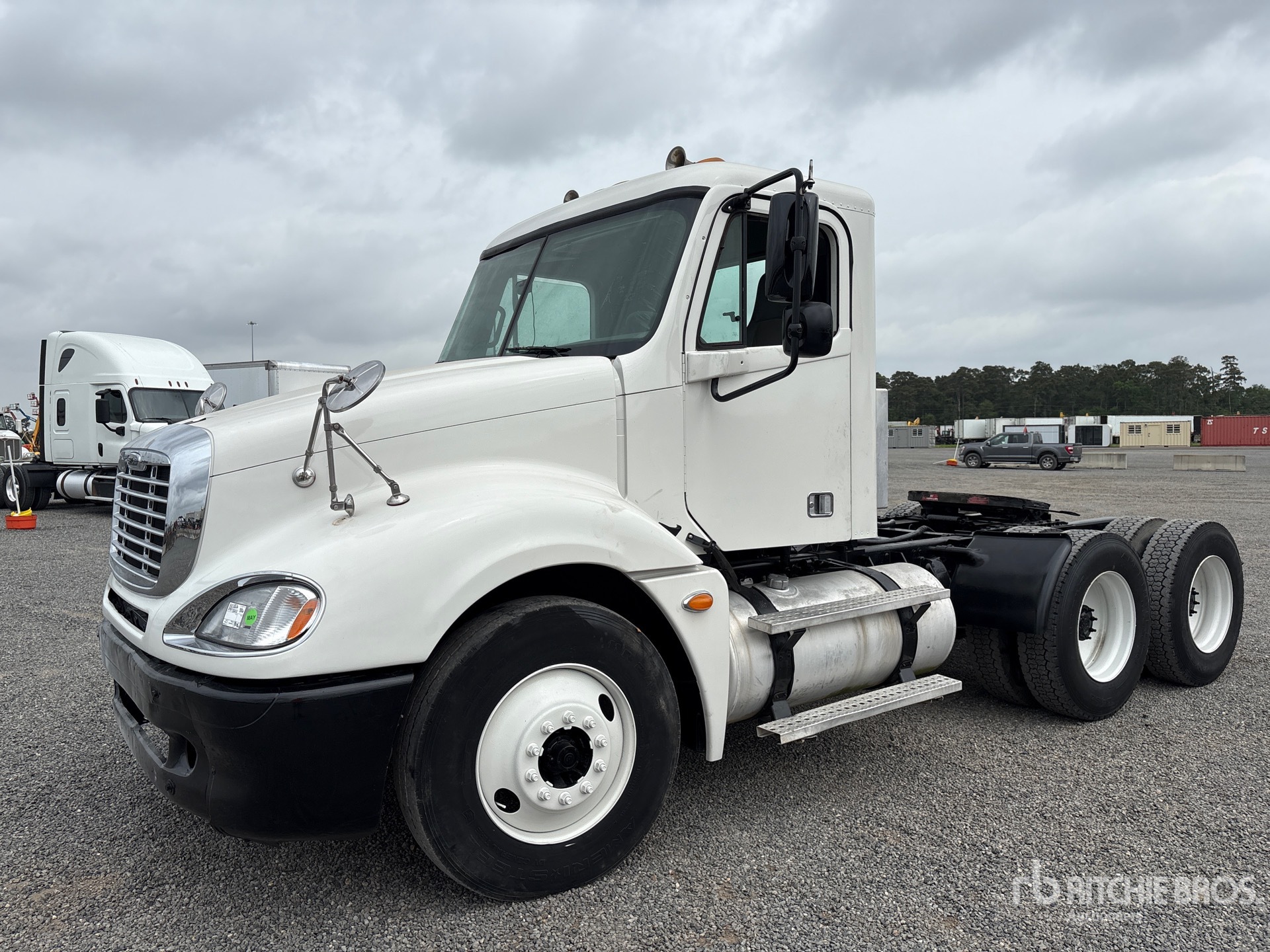 2006 Freightliner Columbia 120 6x4 T/A Day Cab Truck Tractor