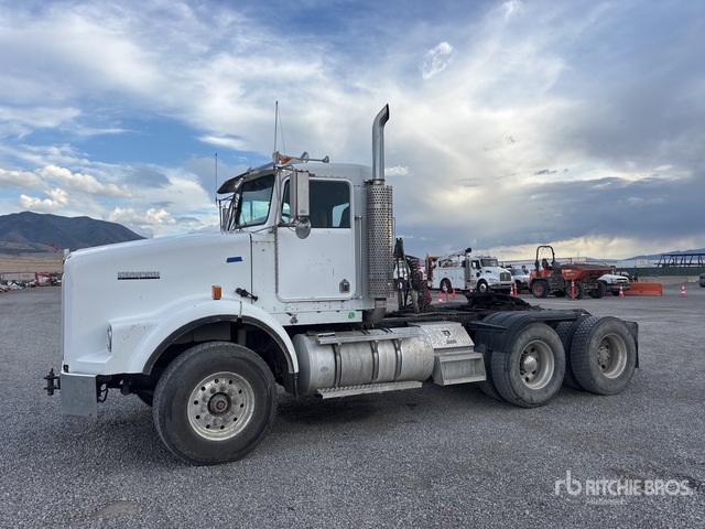 2006 Kenworth T800 6x4 T/A Day Cab Truck Tractor