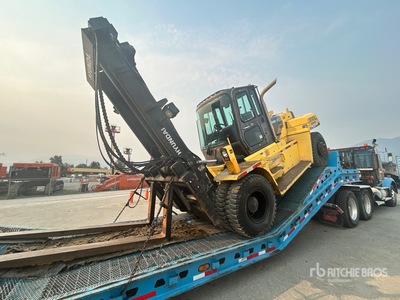 2015 Hyundai 160D7A 35000 lb Pneumatic Tire Forklift