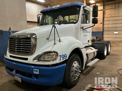 2004 Freightliner Columbia 120 6x4 3-Achs Sattelzugmaschine (Inoperable)