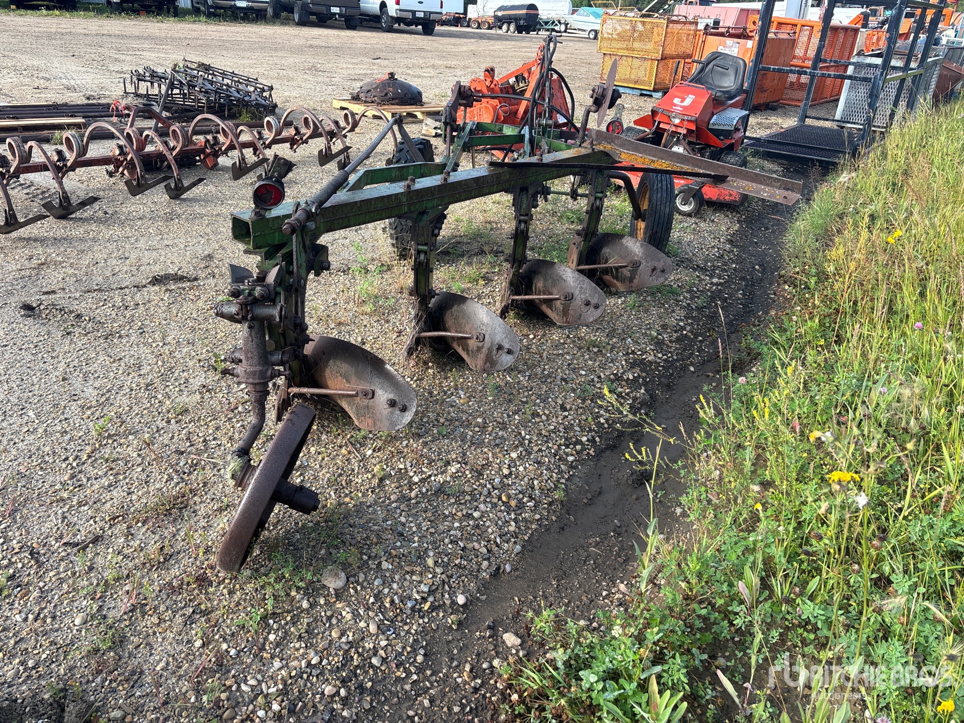 45 in Pin Hitch Chisel Plow