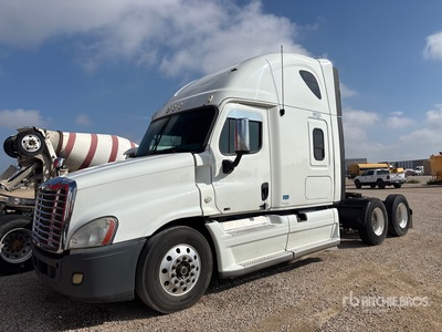 2012 Freightliner Cascadia 125 6x4 3- Achs Sattelzugmaschine mit Schlafkabine (Inoperable)