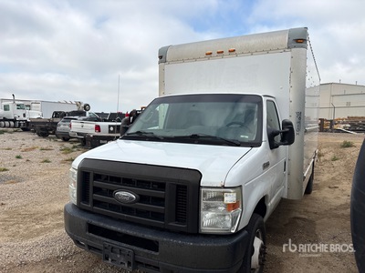 2012 Ford E350 شاحنة فان (Inoperable)