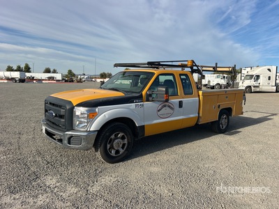 2013 Ford F-350 4x2 Extended Cab Service Truck