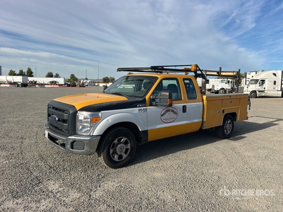 2013 Ford F-350 4x2 Extended Cab Utility Truck