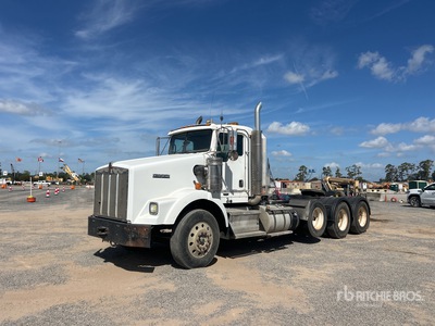 2012 Kenworth T800 8x4 Ciągnik siodłowy z kabiną dzienną Tri/A