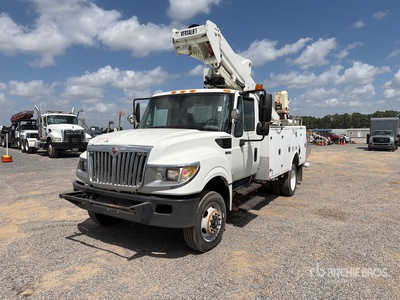 Versalift on 2015 International TerraStar 4x4 Bucket Truck