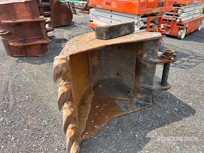 44 in Digging Excavator Bucket - Fits Komatsu PC138
