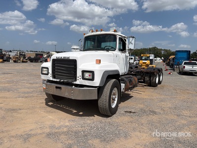 2004 Mack RD600 6x4 Cab and Chassis
