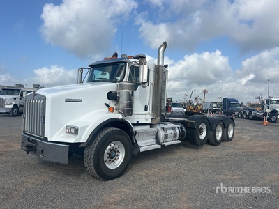 2013 Kenworth T800 8x4 Heavy Haul Tri/A Day Cab Truck Tractor