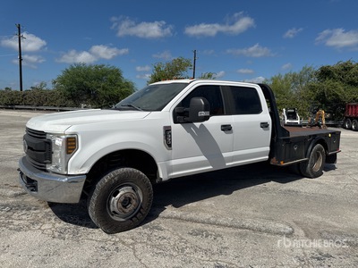 2019 Ford F-350 XL 4x4 Crew Cab Flatbed Truck