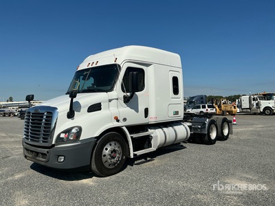 2020 Freightliner Cascadia 113 6x4 T/A Sleeper Truck Tractor