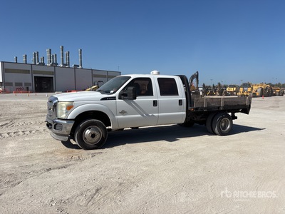 2015 Ford F-350 XL 4x4 Crew Cab Flatbed Truck