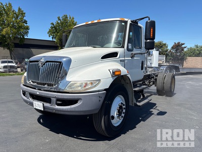 2008 Navistar 4300 4x2 الكابينة والهيكل