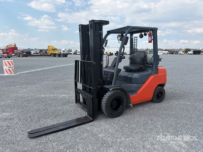 2012 Toyota 8FGU25 3050 lb Cushion Tire Montacargas / Gabelstapler