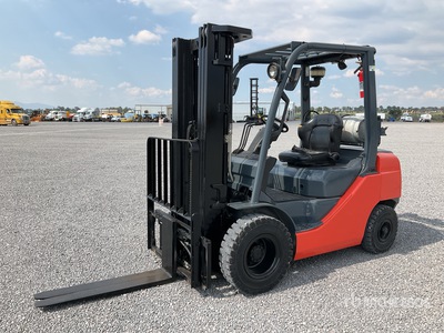 2012 Toyota 8FGU25 3750 lb Cushion Tire Montacargas / Gabelstapler