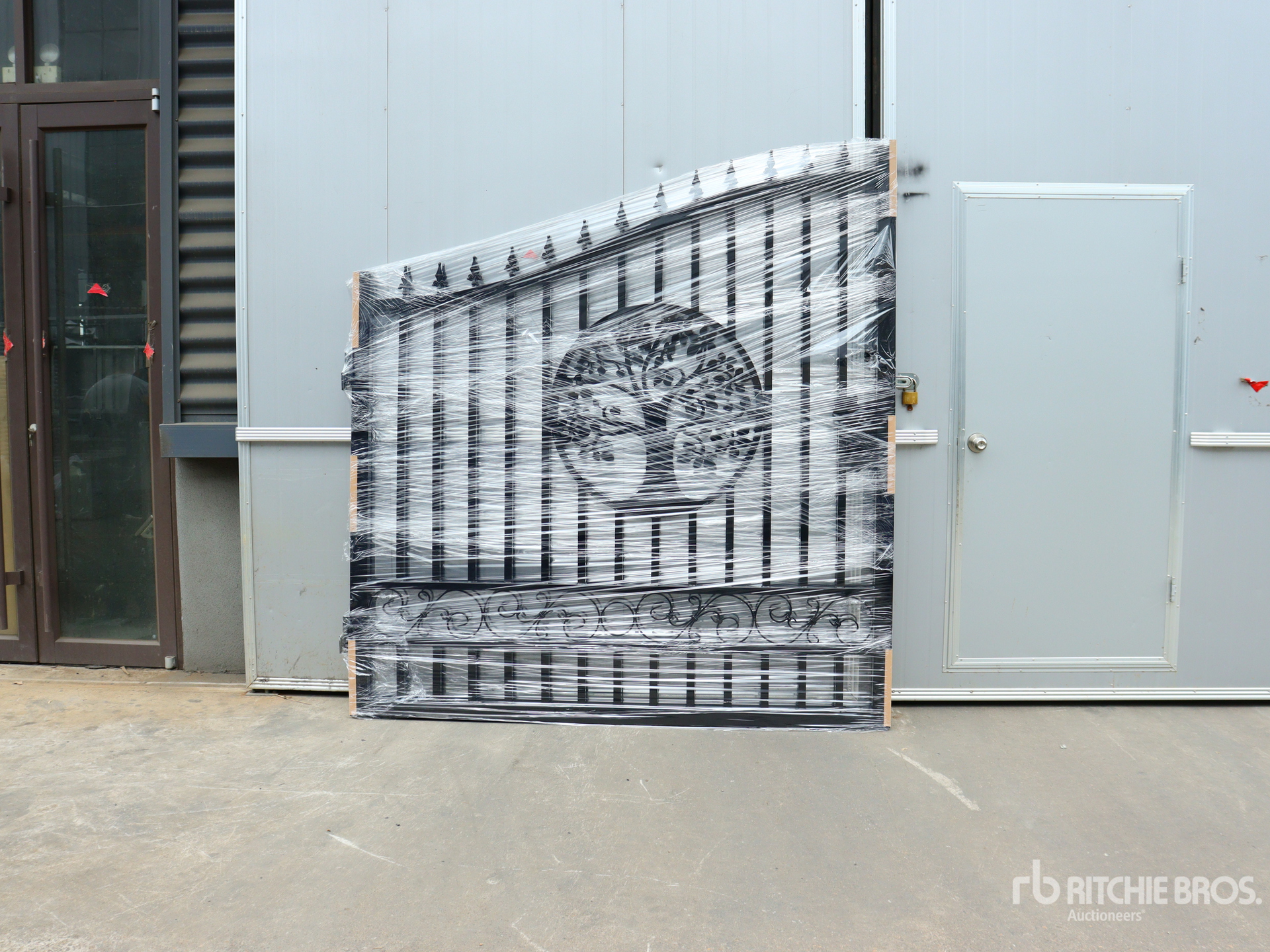 2026 Suihe NG-14T-1 14 ft Wrought Iron Bi-Parting Driveway Gate (Unused)