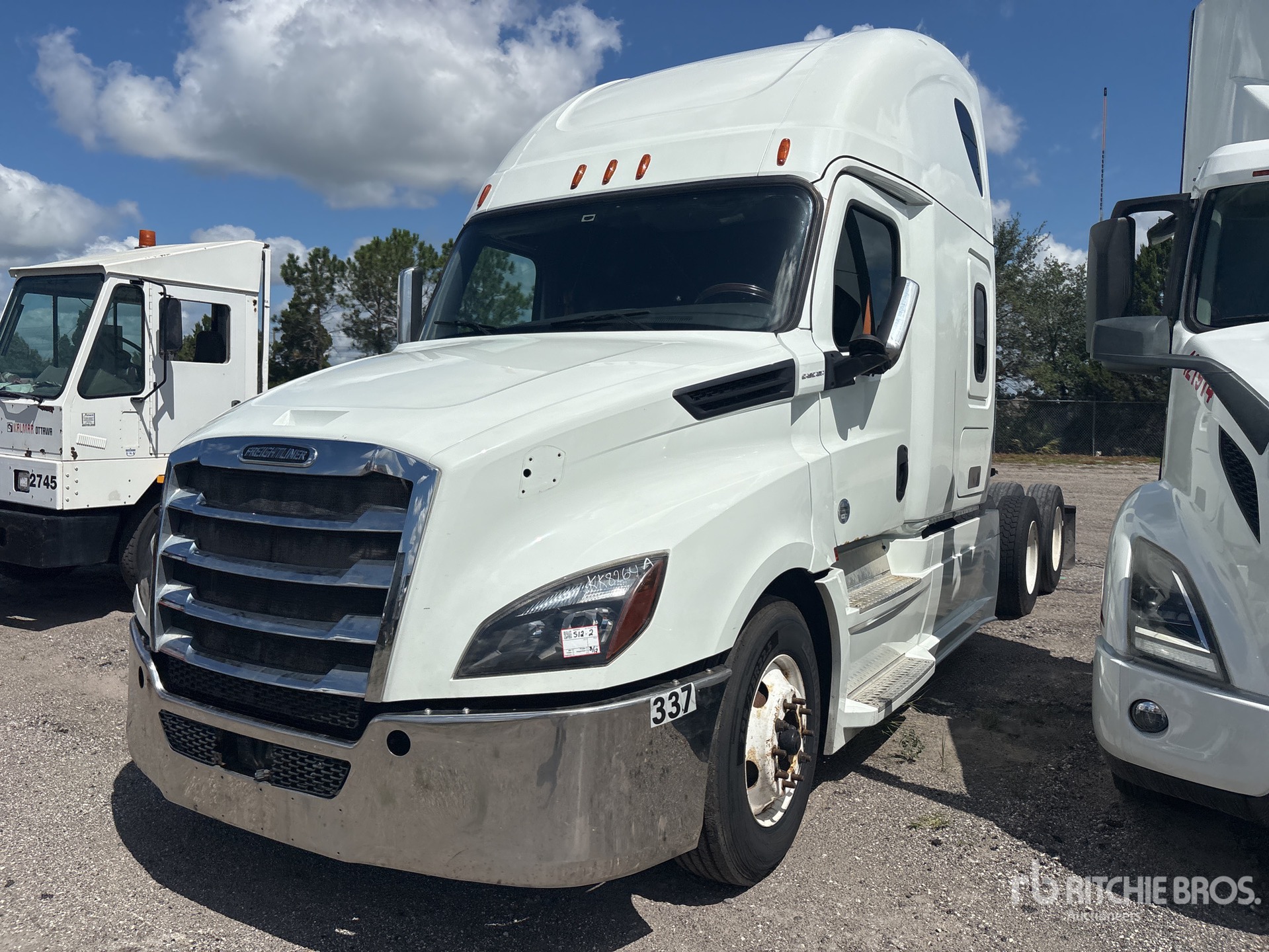 2019 Freightliner Cascadia 126 6x4 T/A Sleeper Truck Tractor (Inoperable)