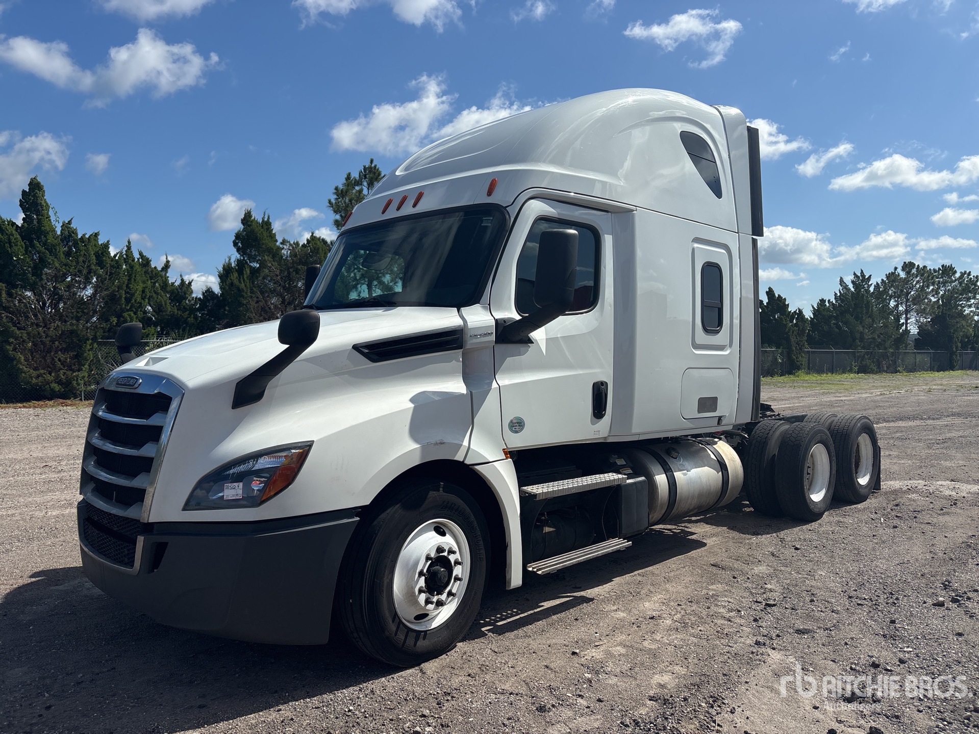 2019 Freightliner Cascadia 126 6x4 T/A Sleeper Truck Tractor (Inoperable)