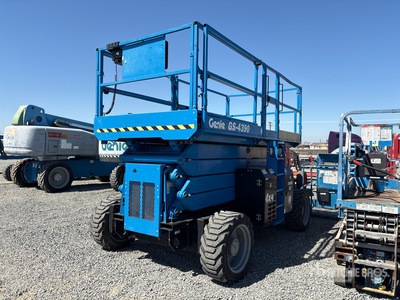 2021 Genie GS4390RT 4x4 Dual Fuel Elevador de tijera