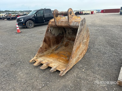 48 in Digging Excavator Bucket