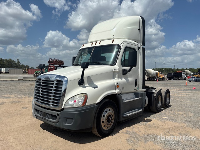 2017 Freightliner Cascadia 125 6x4 T/A Day Cab Truck Tractor