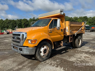 2005 Ford F-650 S/A Camión dumper