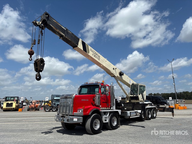 National Series 1500 36 ton Straight Boom on 2007 Western Star 4900 10x4 Twin-Steer Boom Truck