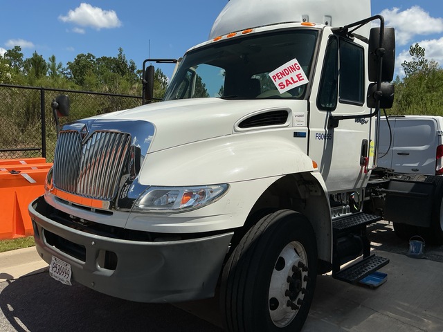 2014 International 4400 4x2 S/A Day Cab Truck Tractor