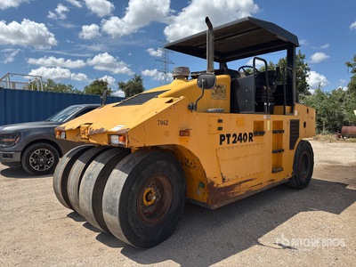 2010 Volvo PT240R 8 Wheel Pneumatic Roller