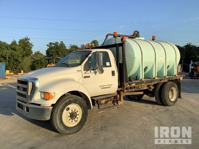 2006 Ford F-750 2550 gal 4x2 Water Truck