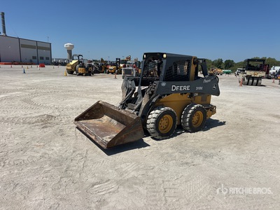 2014 John Deere 318E Minicargadora