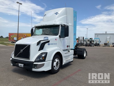 2017 Volvo VNL CNG S/A Day Cab Truck Tractor