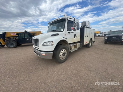2015 Freightliner M2 106 4x2 Camion de servicios