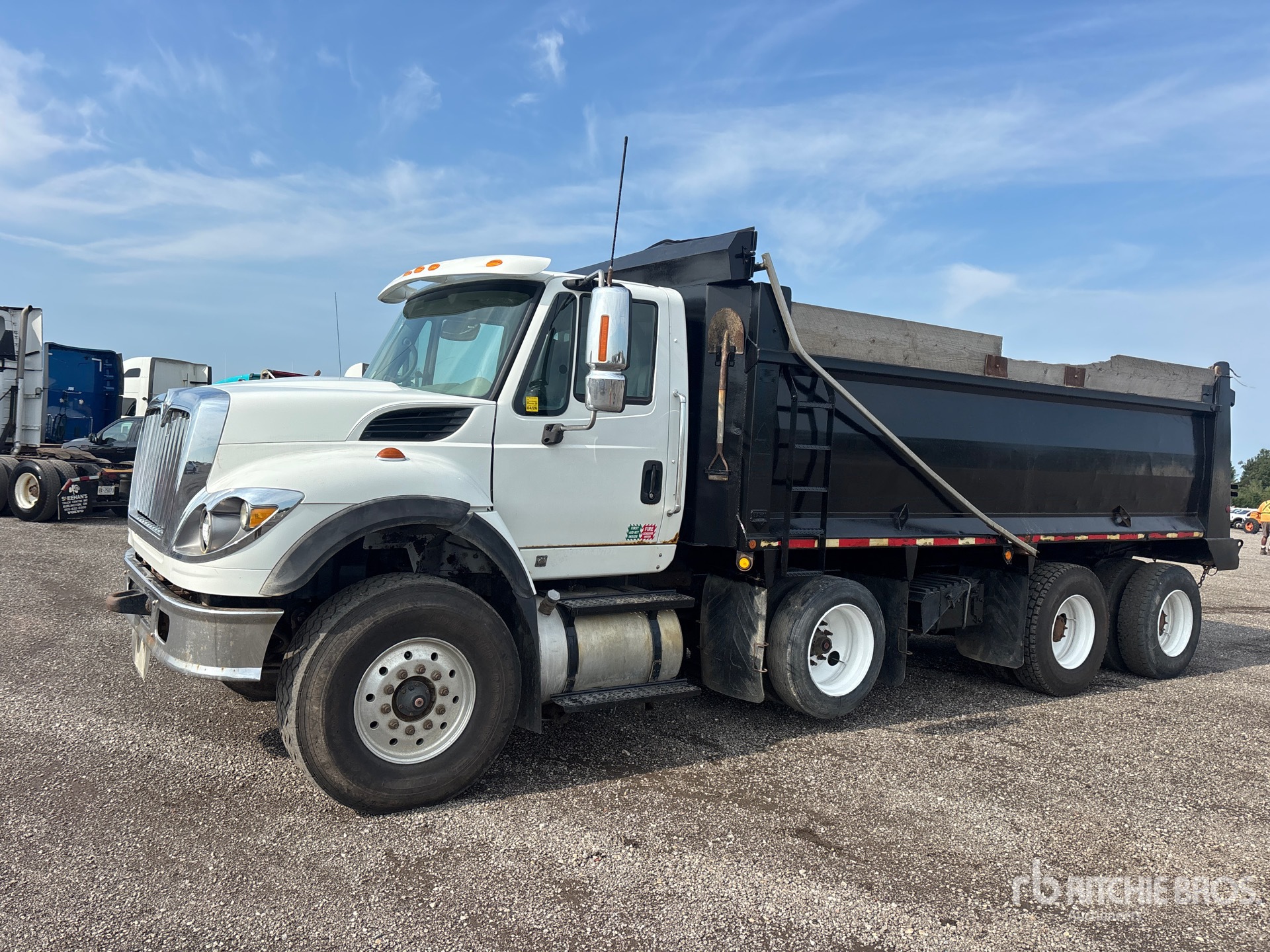 2008 International 7600 8x4 Tri/A Dump Truck