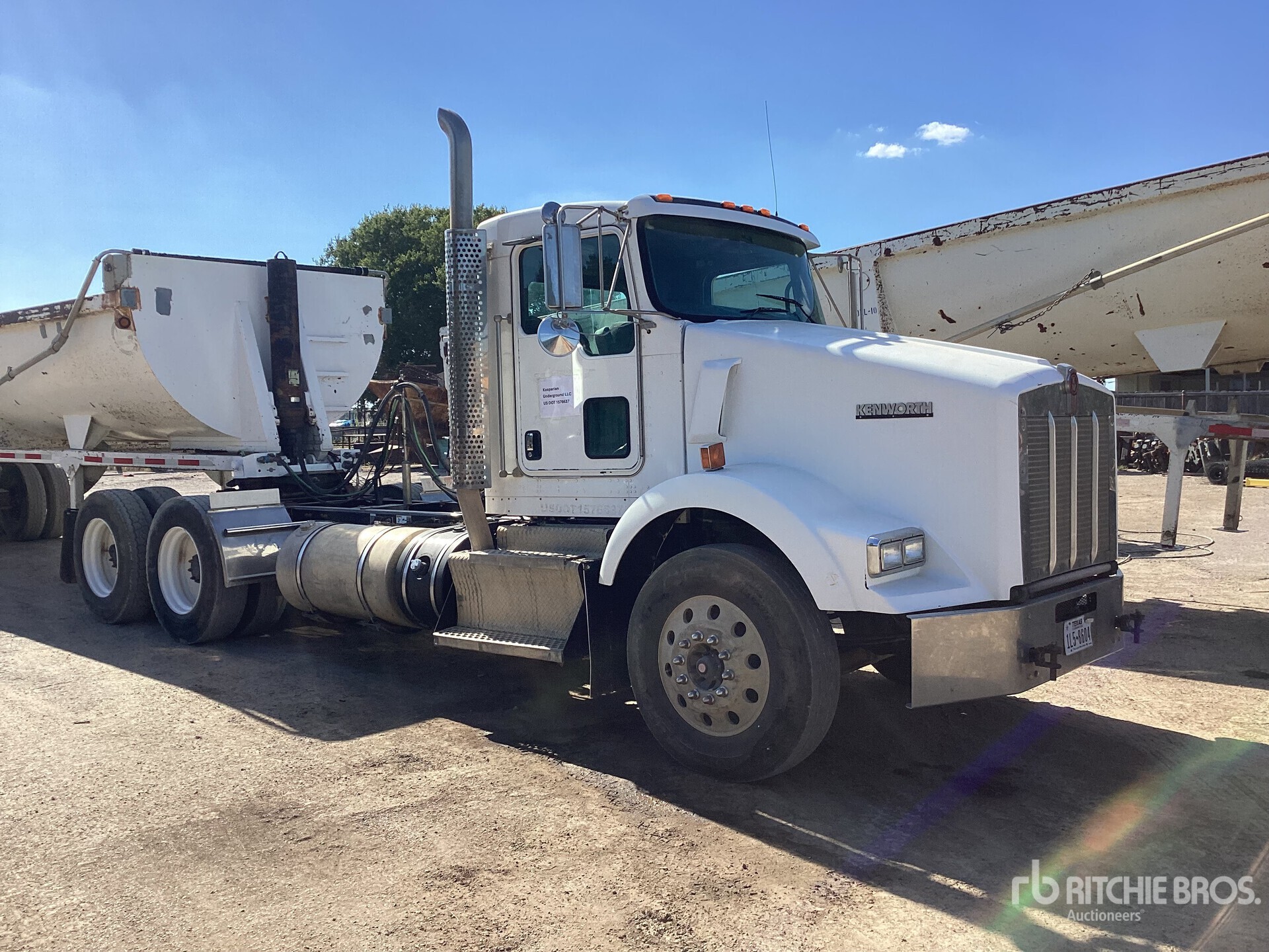 2013 Kenworth T800 T/A Day Cab Truck Tractor