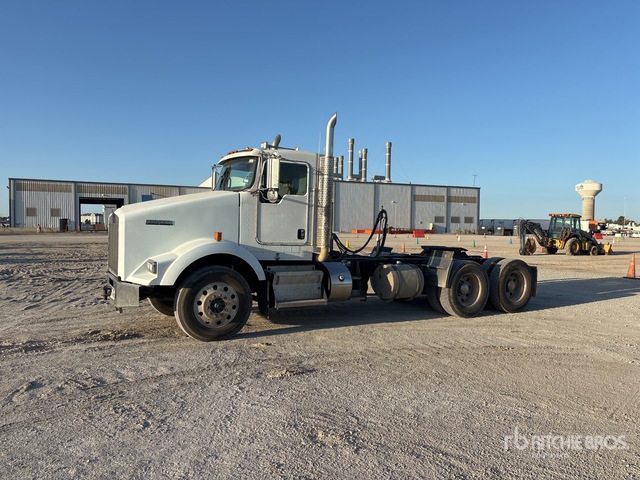 2013 Kenworth T800 6x4 T/A Day Cab Truck Tractor
