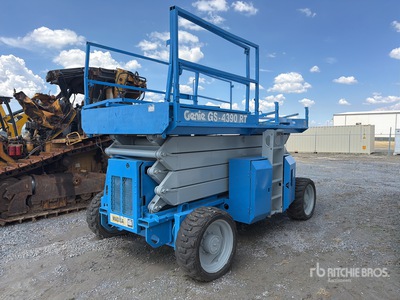 2006 Genie GS390RT 4x4 Gasoline Elevador de Tijera / Elevador de tijera (Inoperable)